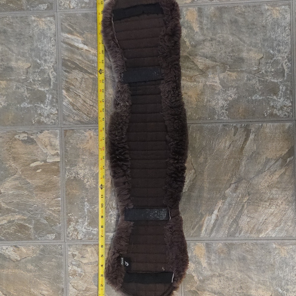 LeMieux Brown Sheepskin Dressage Girth Cover, XL - Picture 3 of 5